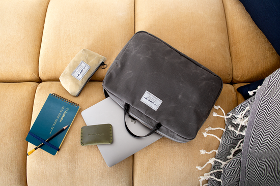 The Laptop Case in CHARCOAL GRAY