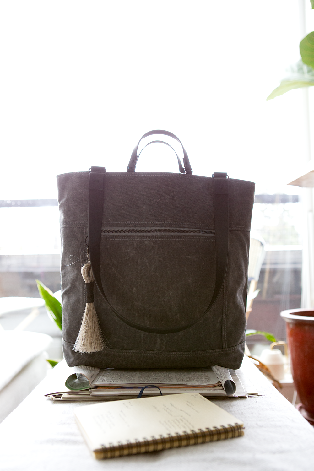 The Carrier medium tote Moop